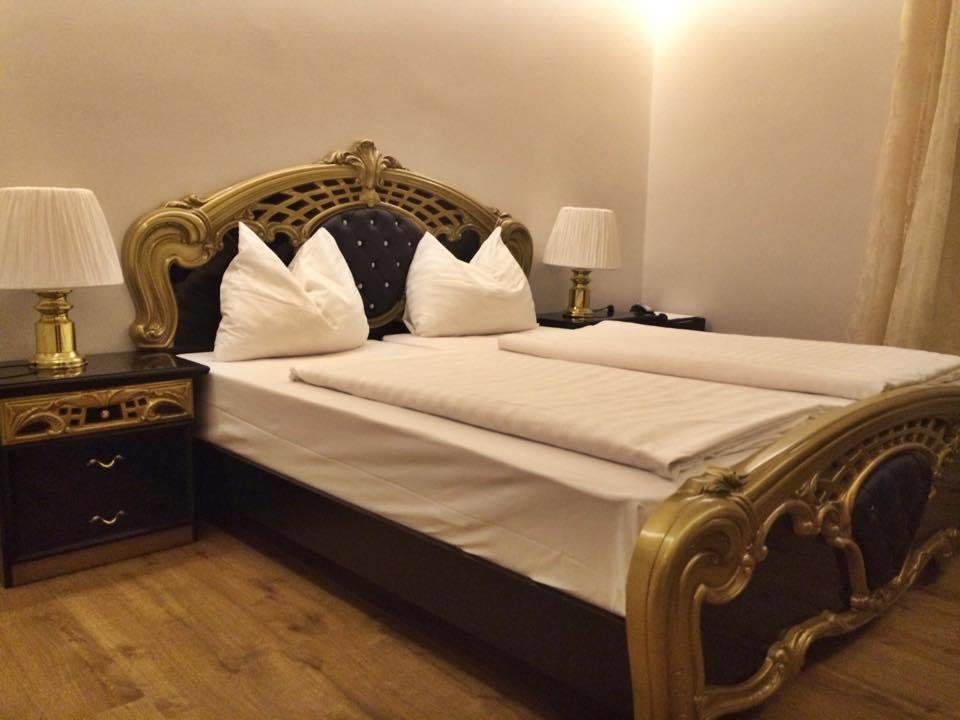 Stadthotel Restaurant Auerhahn Vöcklabruck Стая снимка