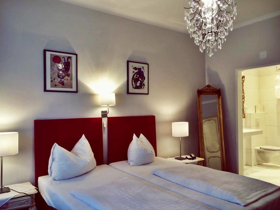 Stadthotel Restaurant Auerhahn Vöcklabruck Стая снимка