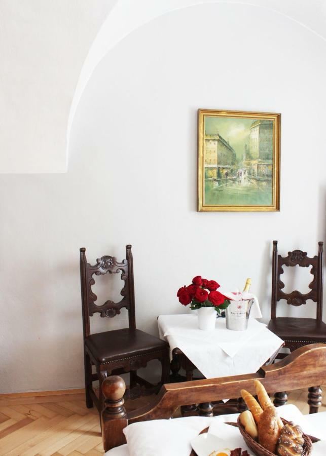 Stadthotel Restaurant Auerhahn Vöcklabruck Екстериор снимка