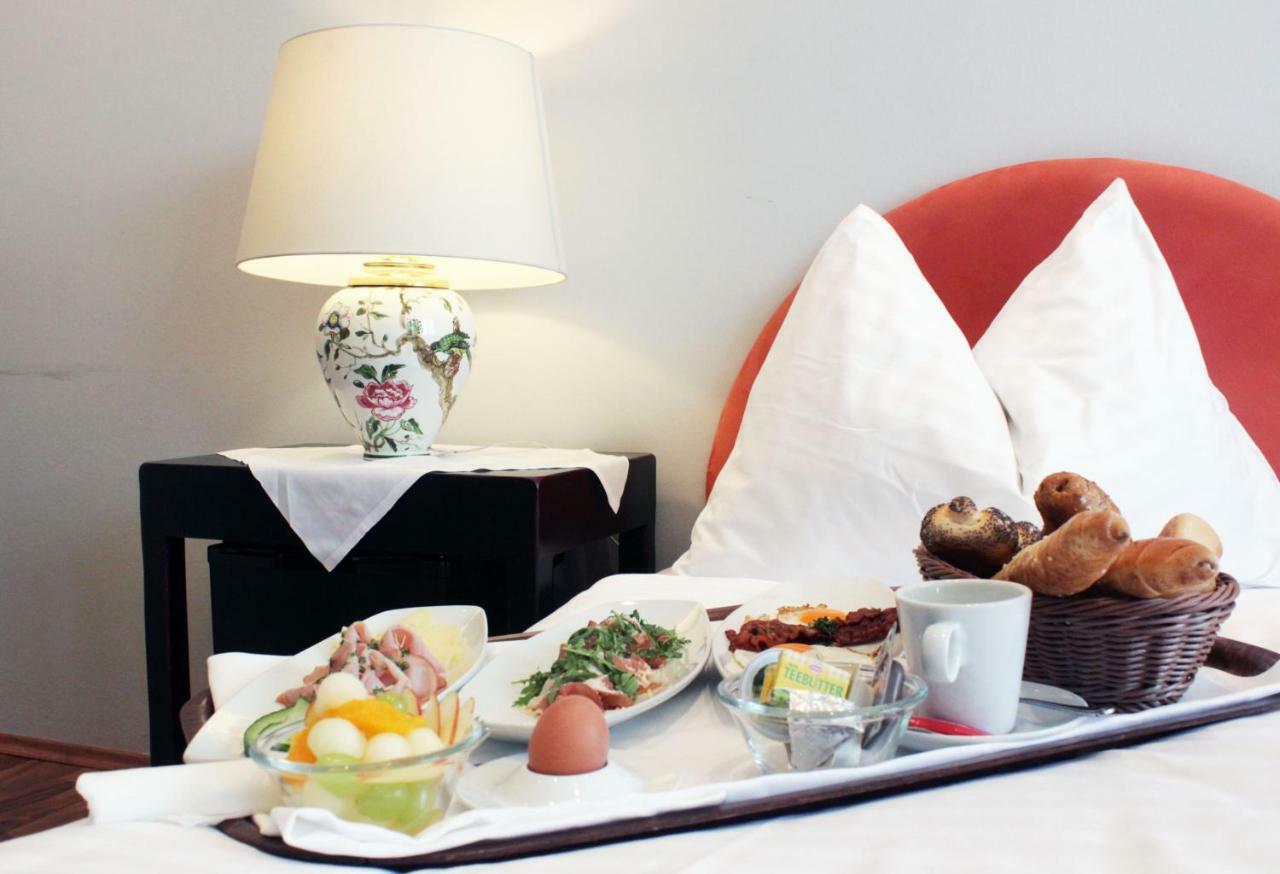 Stadthotel Restaurant Auerhahn Vöcklabruck Екстериор снимка