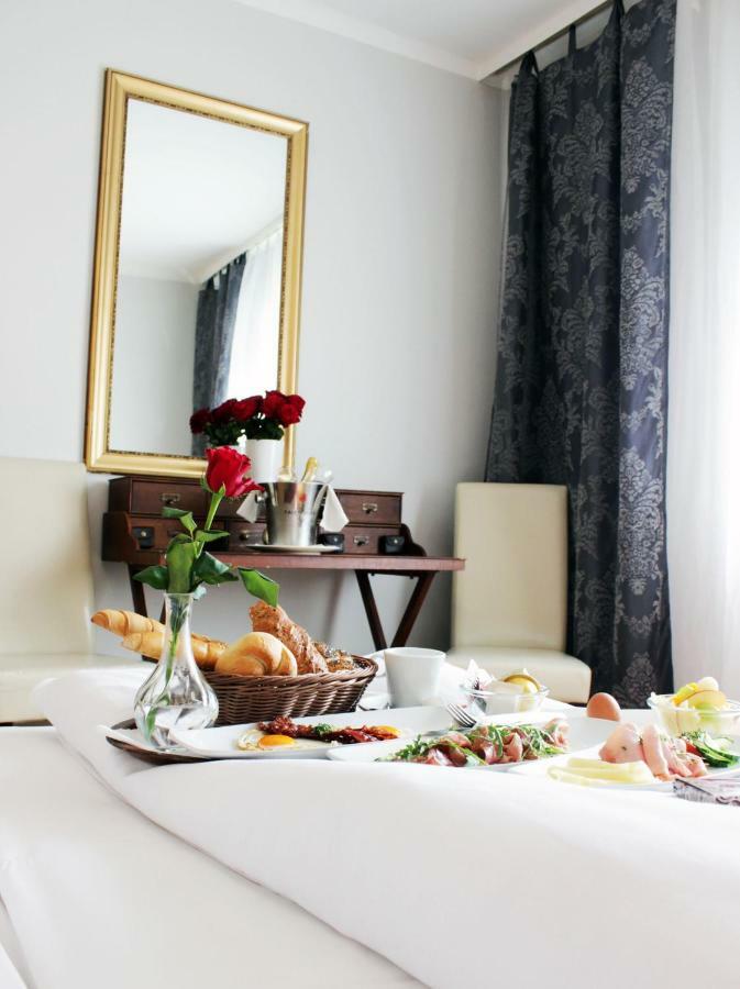 Stadthotel Restaurant Auerhahn Vöcklabruck Екстериор снимка