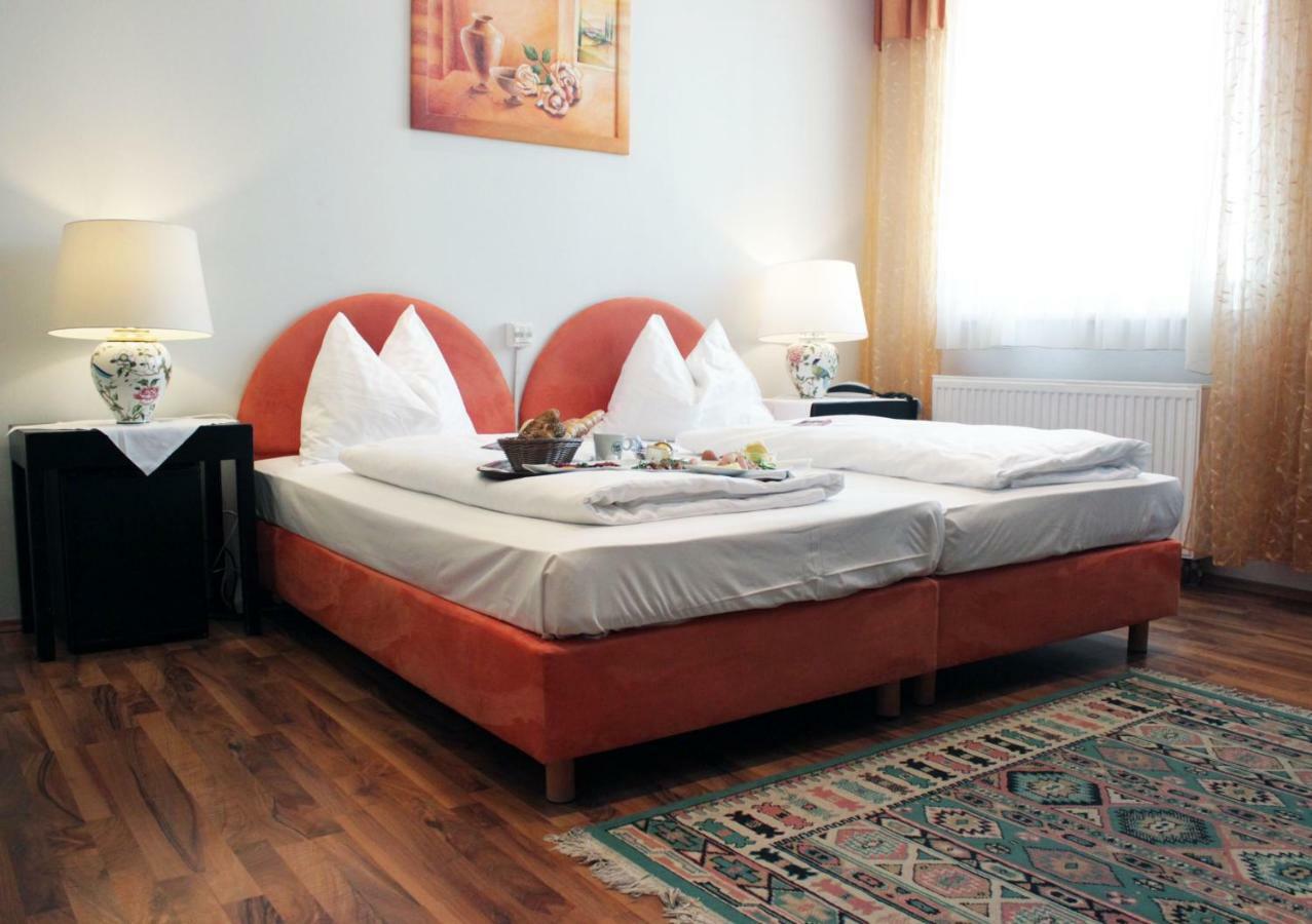Stadthotel Restaurant Auerhahn Vöcklabruck Екстериор снимка