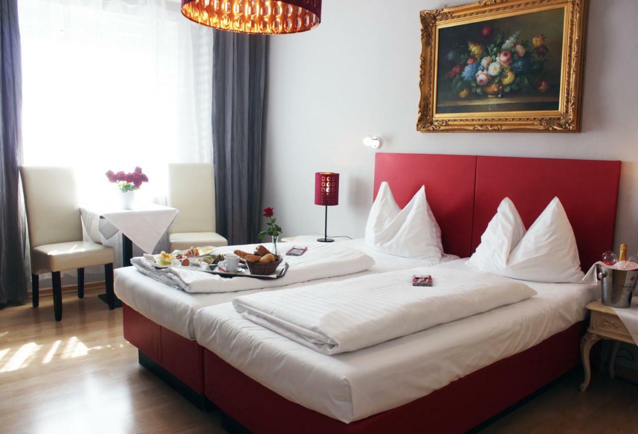 Stadthotel Restaurant Auerhahn Vöcklabruck Екстериор снимка